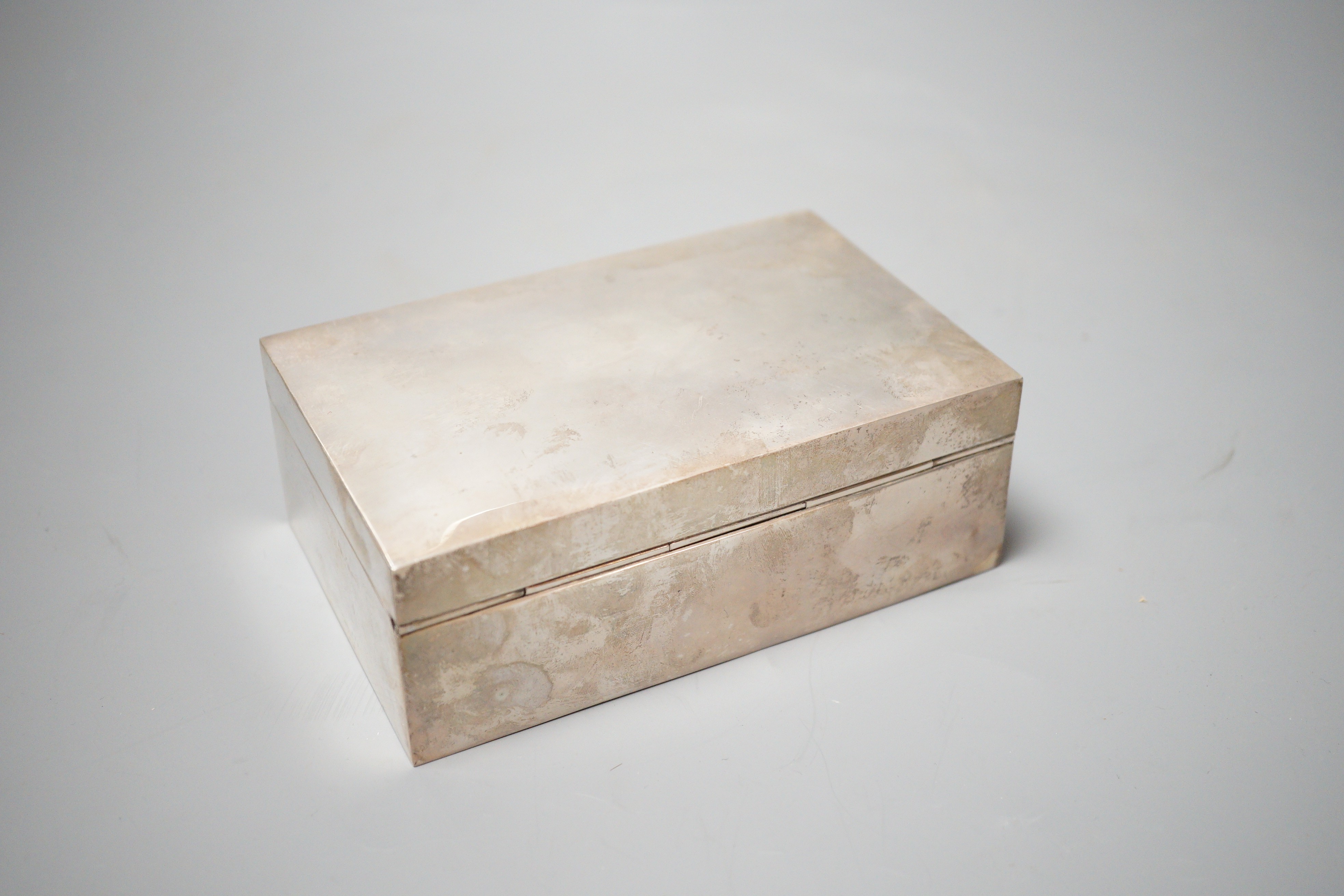 A George V silver mounted rectangular cigarette box, London, 1934, 14cm.